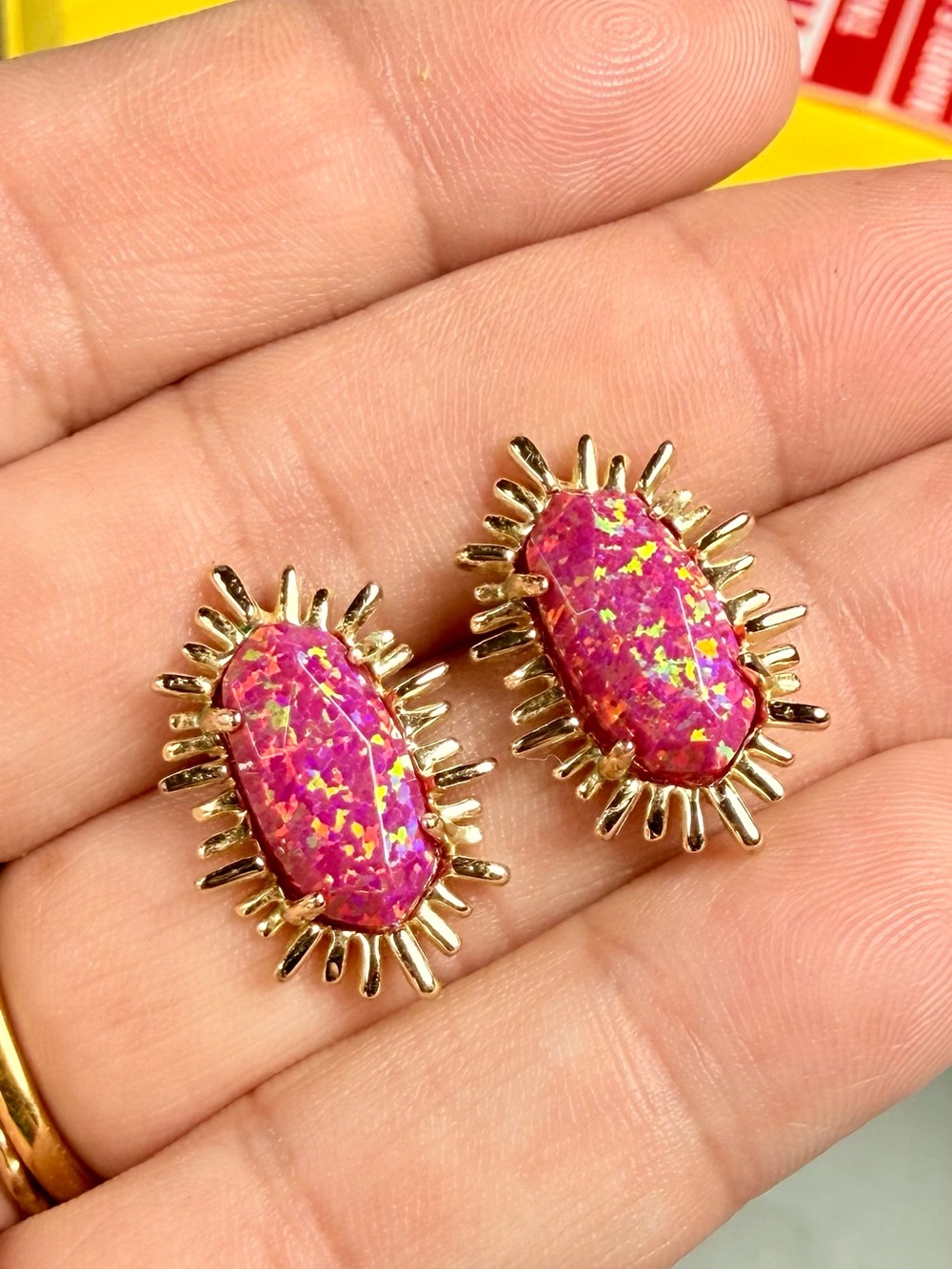 Kendra Scott Kay Gold Studs in Berry Kyocera Opal